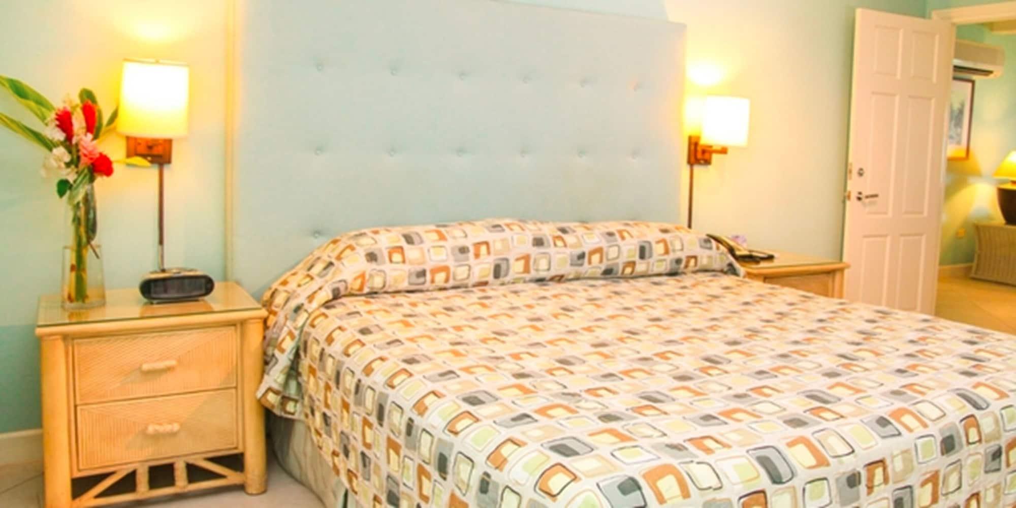 Trade Winds Hotel Dickenson Bay Extérieur photo