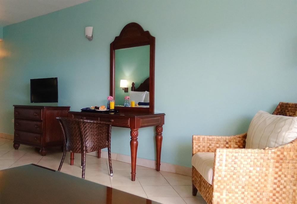 Trade Winds Hotel Dickenson Bay Extérieur photo