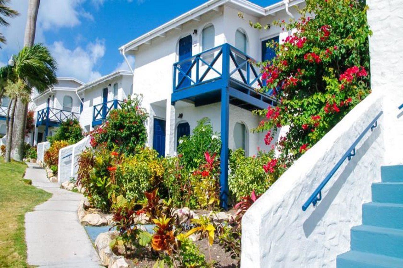 Trade Winds Hotel Dickenson Bay Extérieur photo