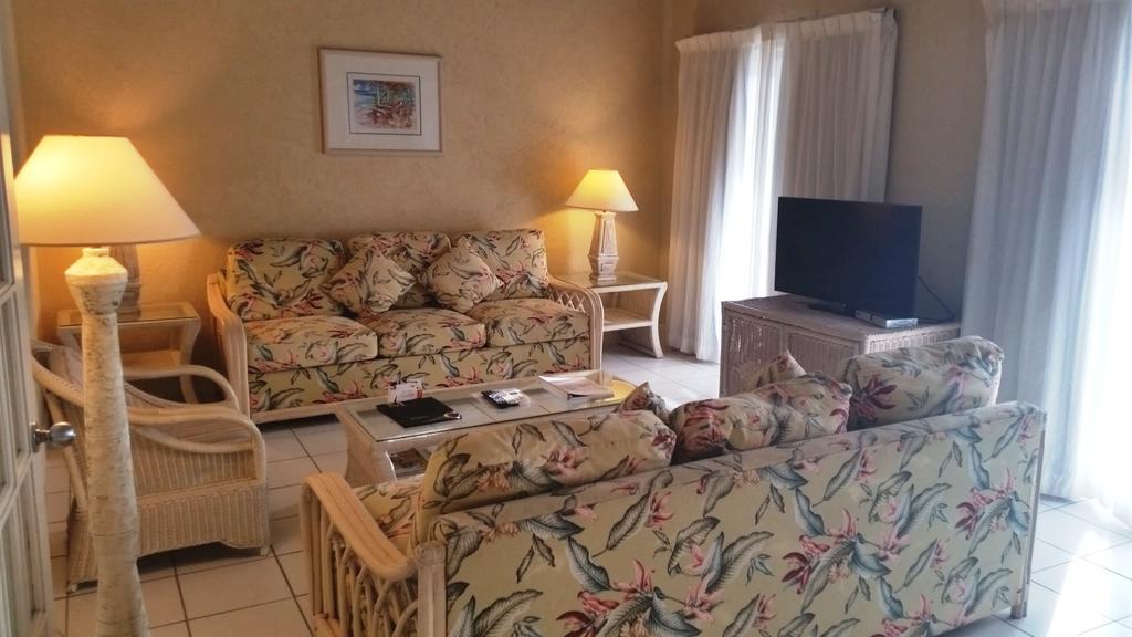 Trade Winds Hotel Dickenson Bay Extérieur photo