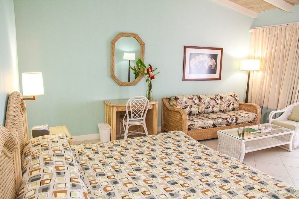 Trade Winds Hotel Dickenson Bay Extérieur photo