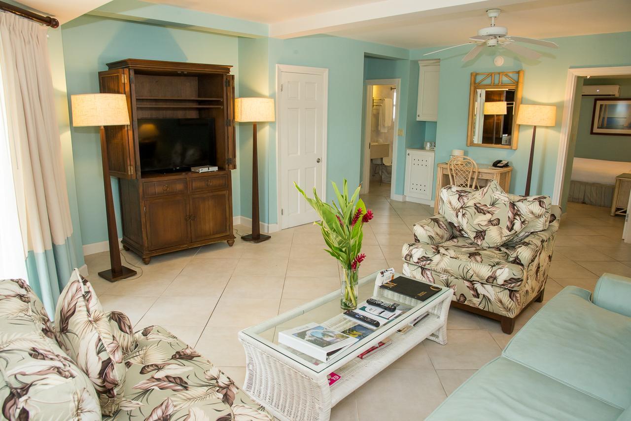 Trade Winds Hotel Dickenson Bay Extérieur photo
