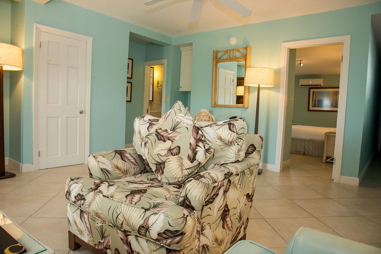 Trade Winds Hotel Dickenson Bay Extérieur photo
